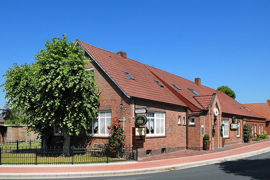 Pension Burggaststaette Heyken Hotel Neuharlingersiel Exterior photo